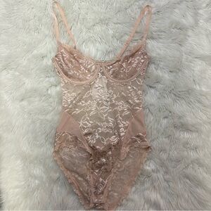 Forever 21 Lace Chemise bodysuit in Soft Pink size small NWT